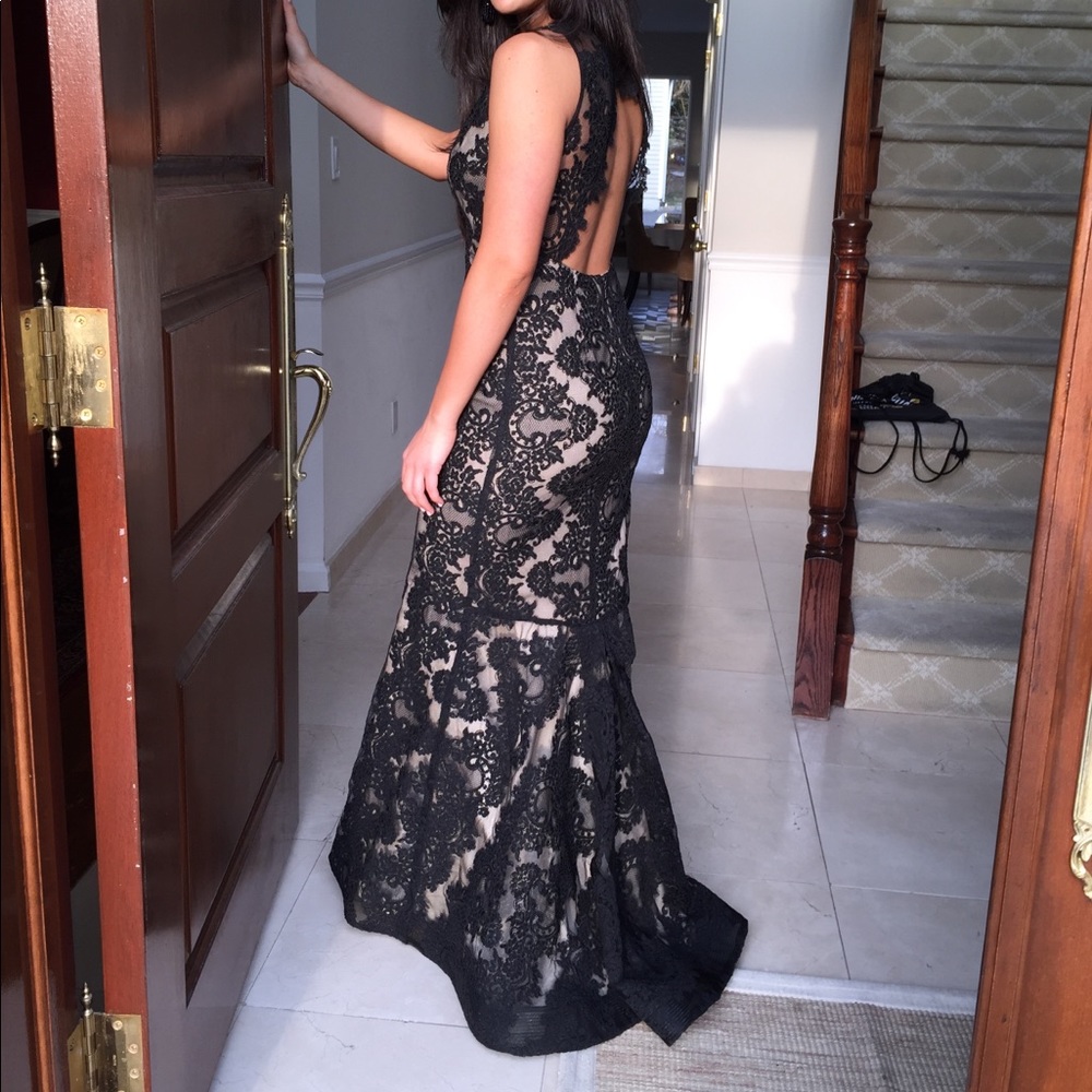 Rare Alice and Olivia Lace Backless Gown 4 $1398